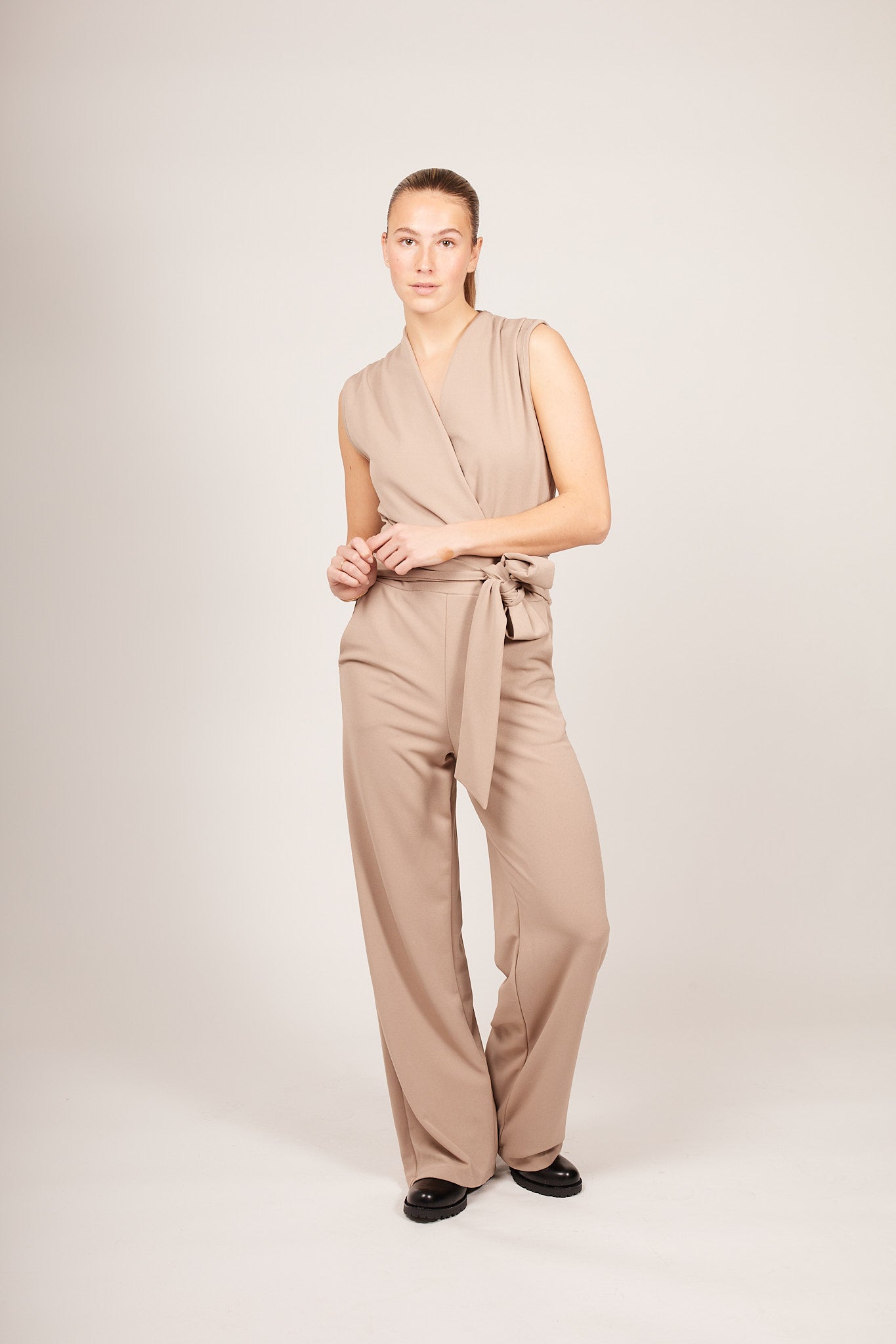 Mouwloze V-hals Jumpsuit